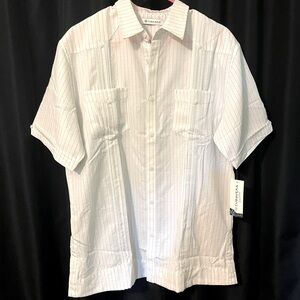 NWT. Cubavera Classic Guayabera shirt. Size M.